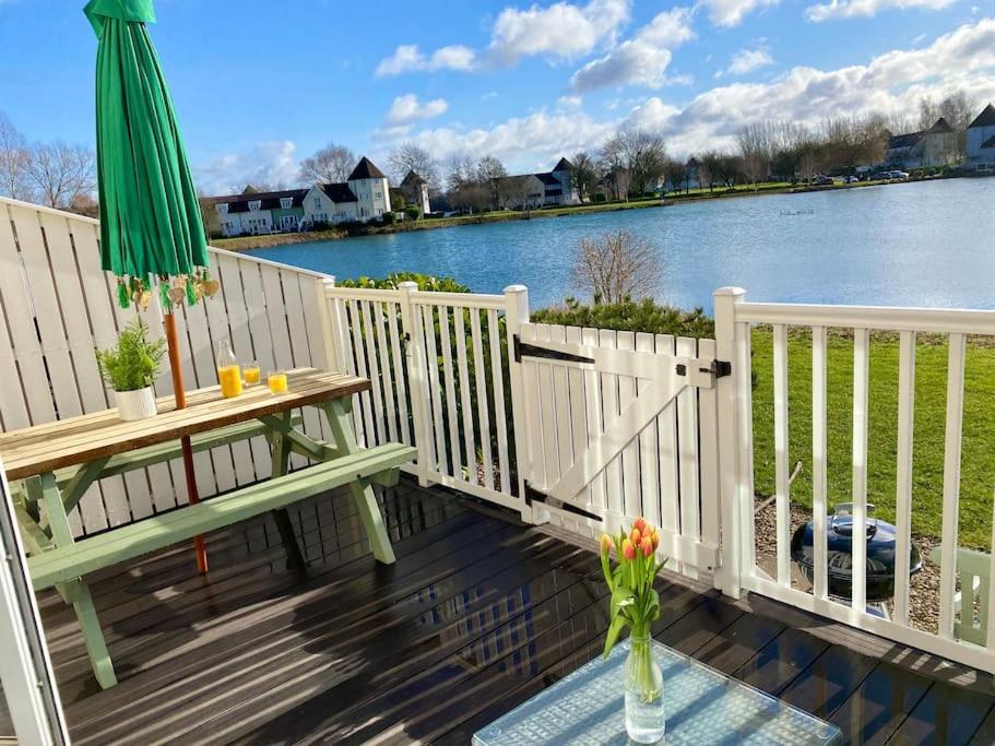 Emerald Lake House South Cerney Ngoại thất bức ảnh