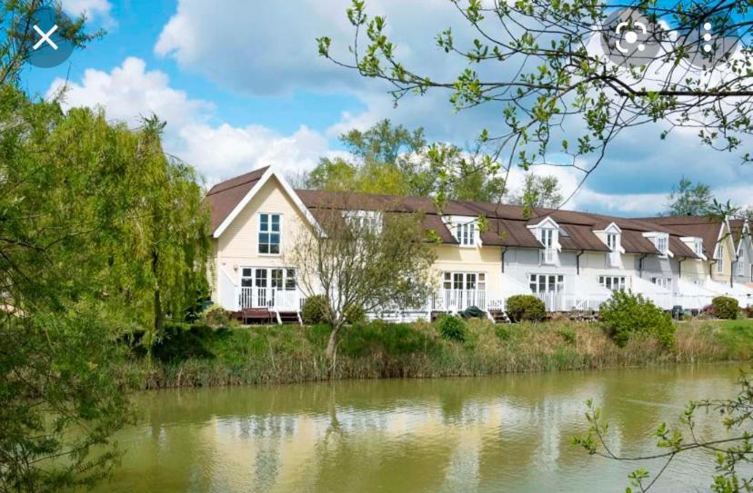 Emerald Lake House South Cerney Ngoại thất bức ảnh